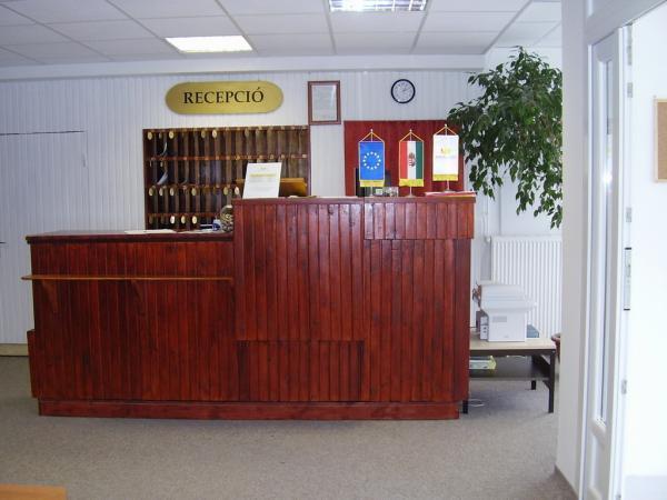 Hotel Lido Miskolc Buitenkant foto