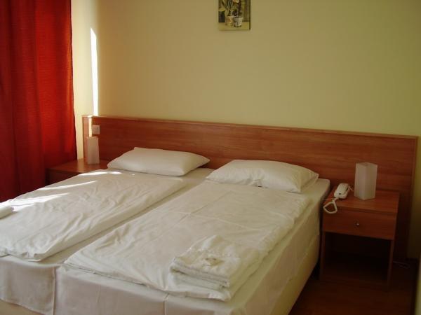 Hotel Lido Miskolc Buitenkant foto