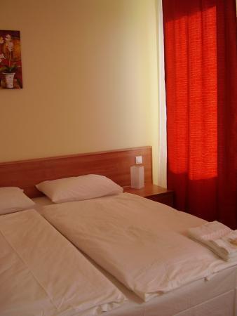 Hotel Lido Miskolc Buitenkant foto